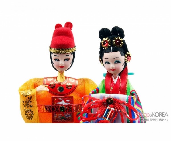 작은 한복 인형들-왕과비[익선관] - 한국의 전통의복을 재현한 한복인형
