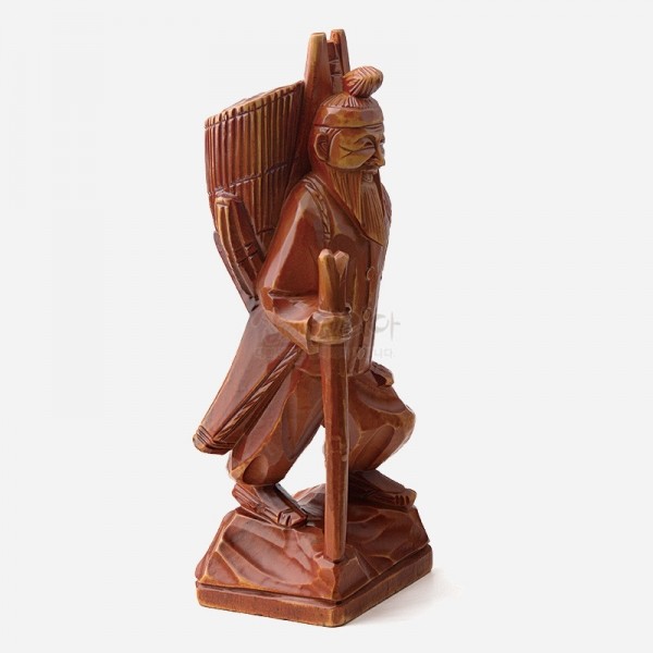 목각인형-지게를 진 조각상 - 인테리어, 외국인 가정 방문 선물로 추천하는 목각 인형 입니다.
