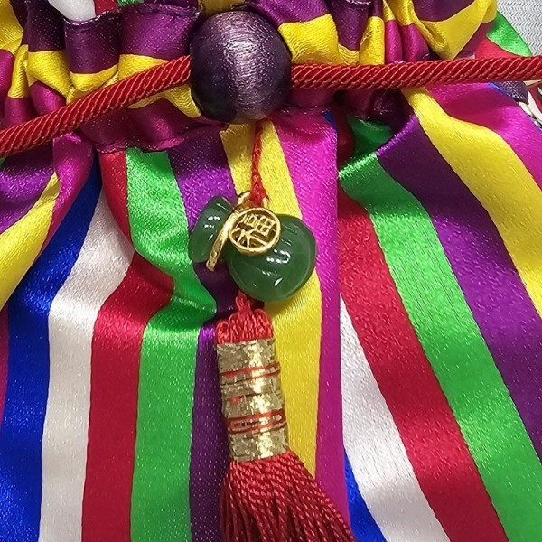 수공예 색동복주머니 손지갑 - 한복 숙련공이 전통을 살리면서도 현대적인으로 만든제품