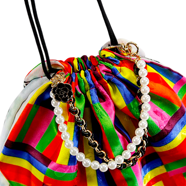 한글 색동 핸드백 - 한국의 전통적인 아름다움을 상징하는 고급 색동 천으로 만든제품