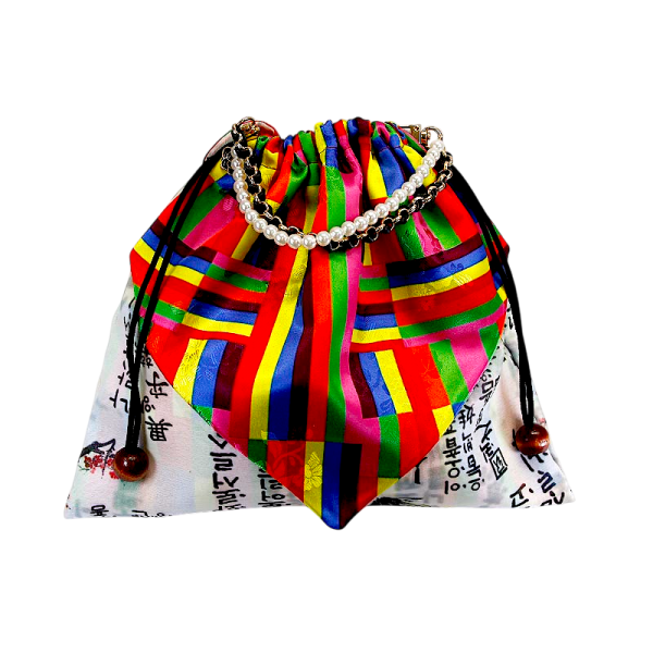 한글 색동 핸드백 - 한국의 전통적인 아름다움을 상징하는 고급 색동 천으로 만든제품