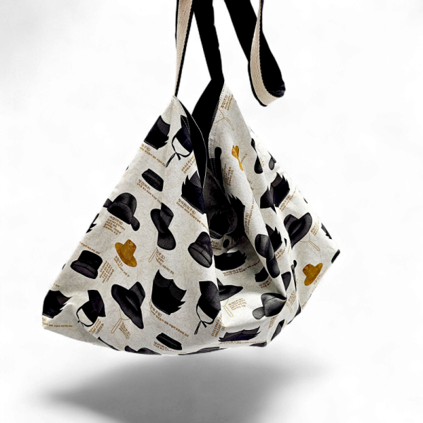 한국의 갓(모자)  큰가방 - 한국을 상징하는 디자인으로, 크고 가벼운 가방으로 실용적인 문화상품입니다.