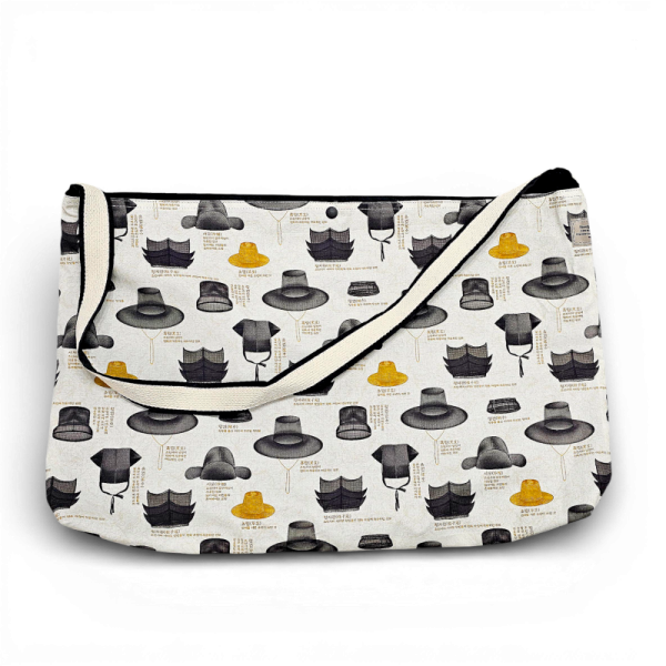 한국의 갓(모자)  큰가방 - 한국을 상징하는 디자인으로, 크고 가벼운 가방으로 실용적인 문화상품입니다.