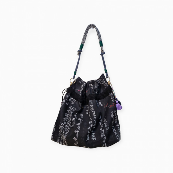 훈민정음 버킷백 - 한글의 독창적인 디자인을  편안한 가방으로 만든 제품