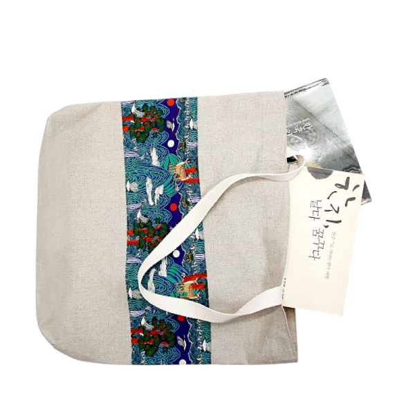 린넨 장생도 에코백 - 십장생의 복된 의미를 가볍고 넉넉하게 담아낸, 매일 쓰고 싶은 전통 보조가방