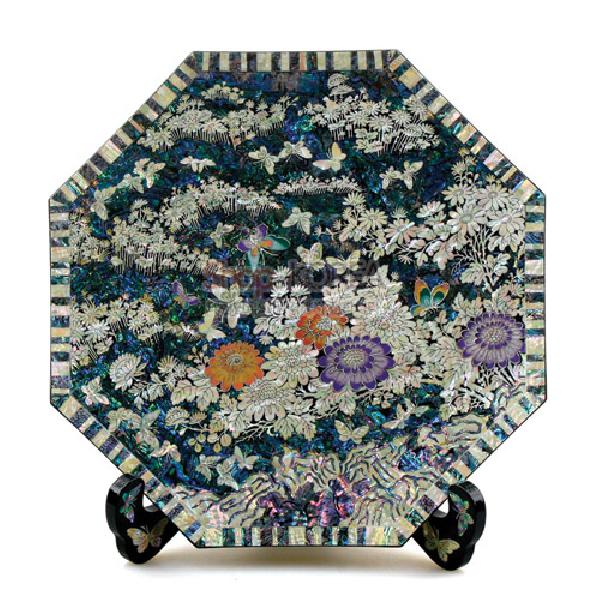 박인호 작(作) 팔각쟁반大-국화나비 - 자개와 국화의 화려한 아름다움
