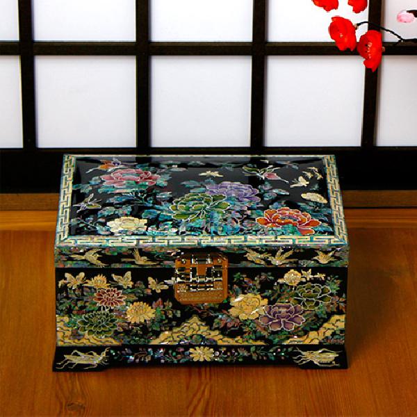 좌보석함大-화조나비(흑) - 자개로 피어난 꽃이 아름다운 보석함